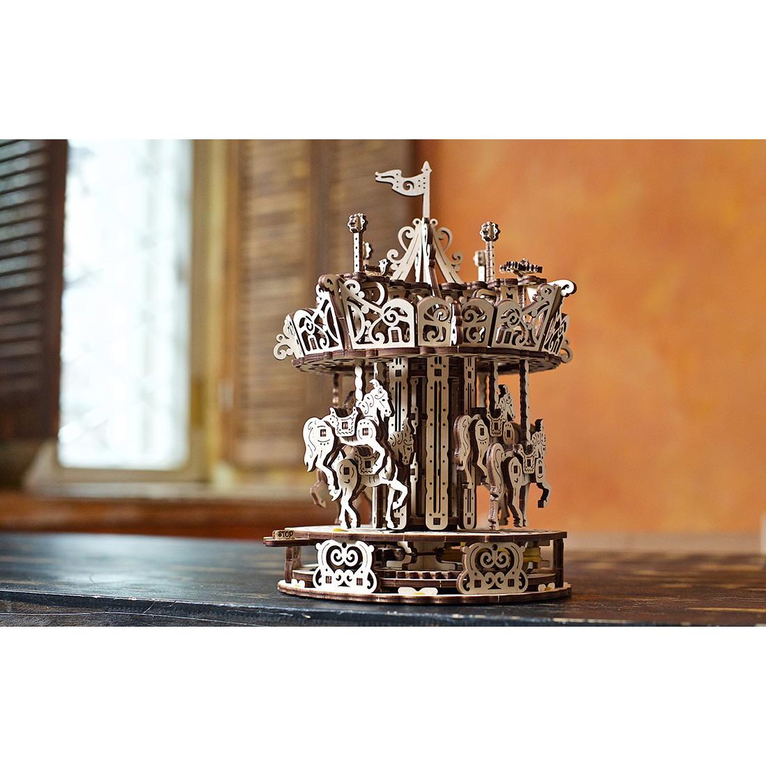 Carrusel Maqueta Mecánica UGears con movimiento. Modelo 70129. Fabricado en madera
