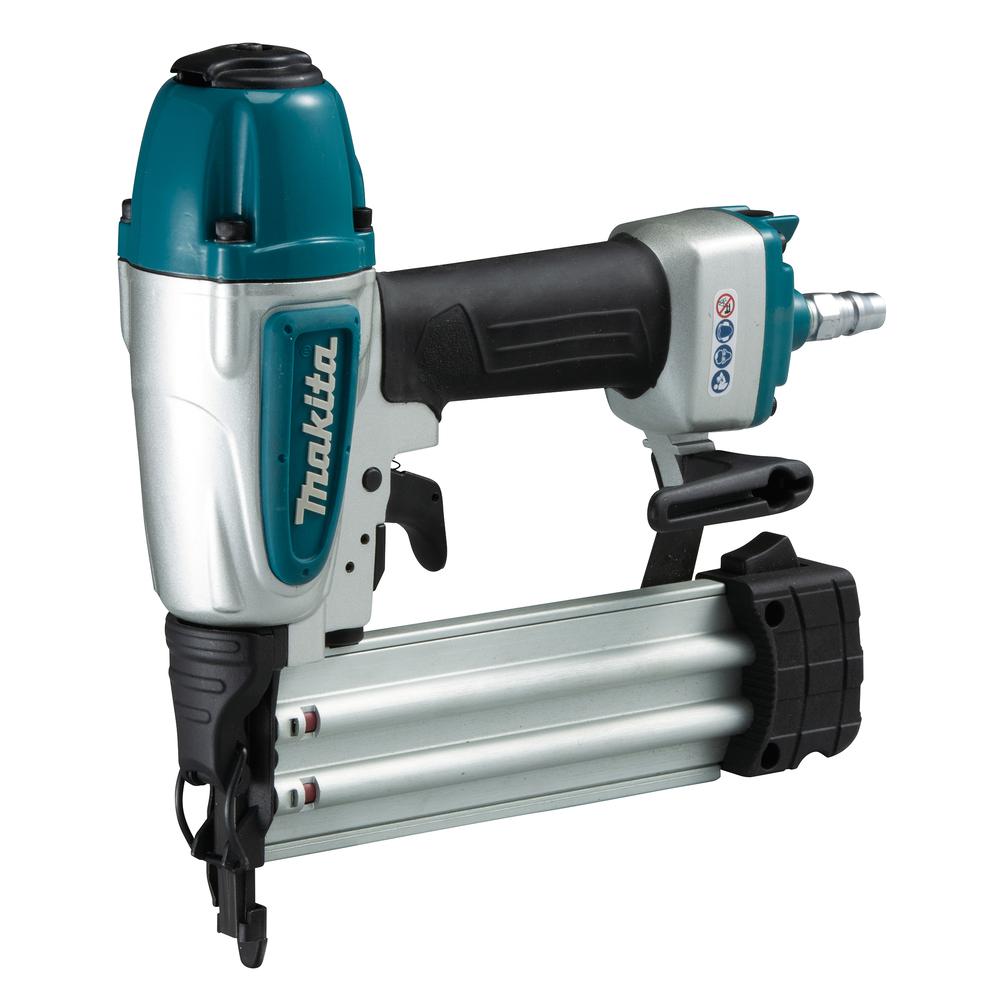 Clavadora neumática AF506 Makita en maleta
