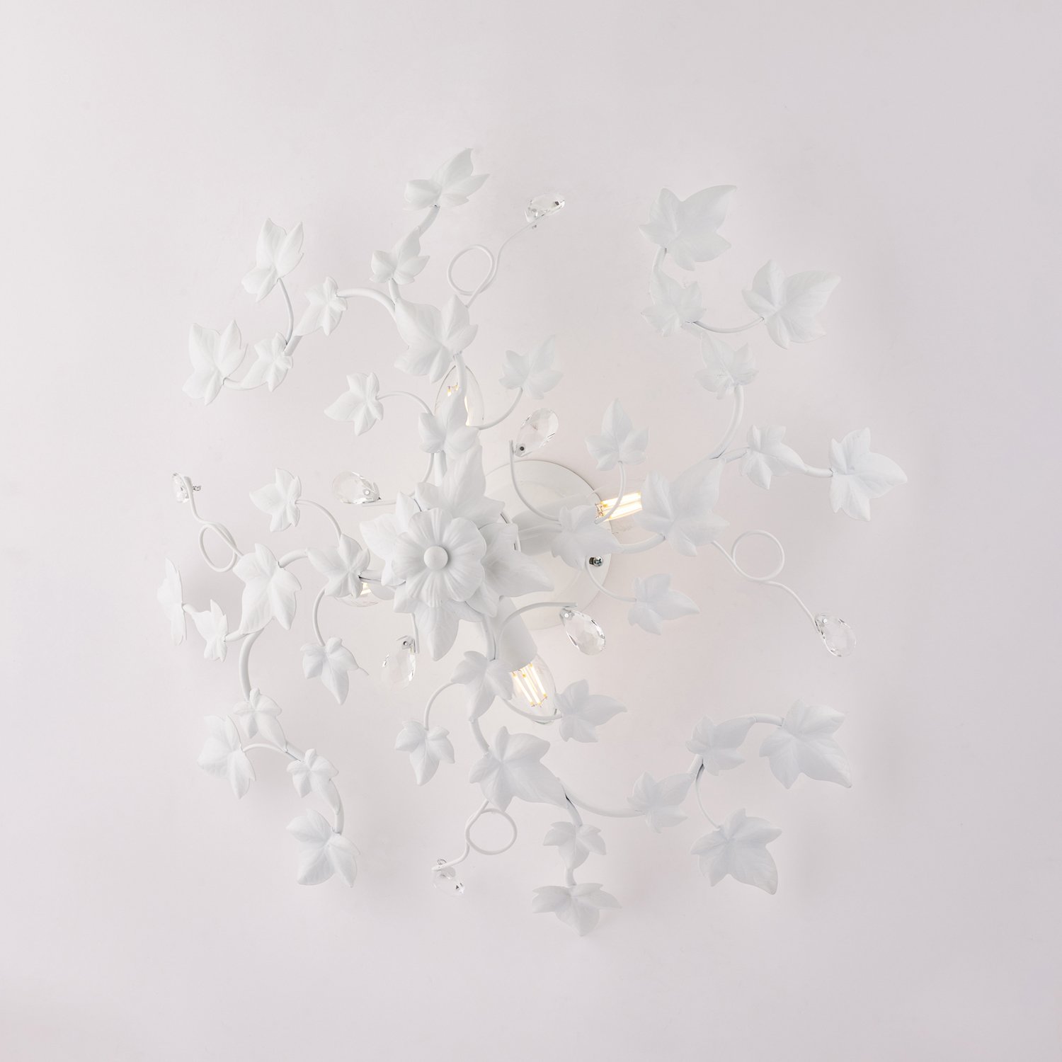 Shabby Ivy 4 luces de hierro envuelto blanco con hojas y cristales luz de techo