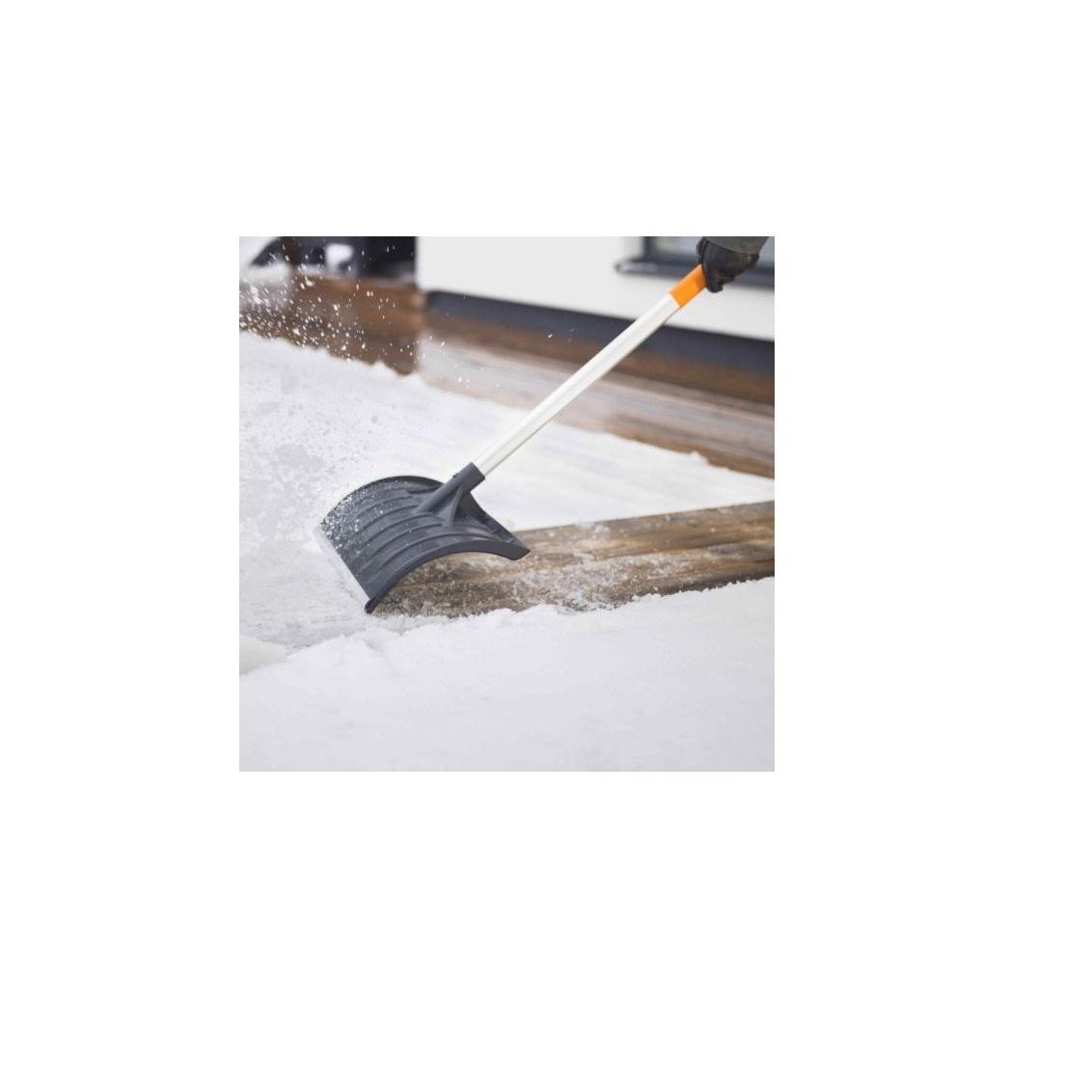 Fiskars Pala de Cavar y Empuje para la Nieve Gran Resistencia - SnowXpert