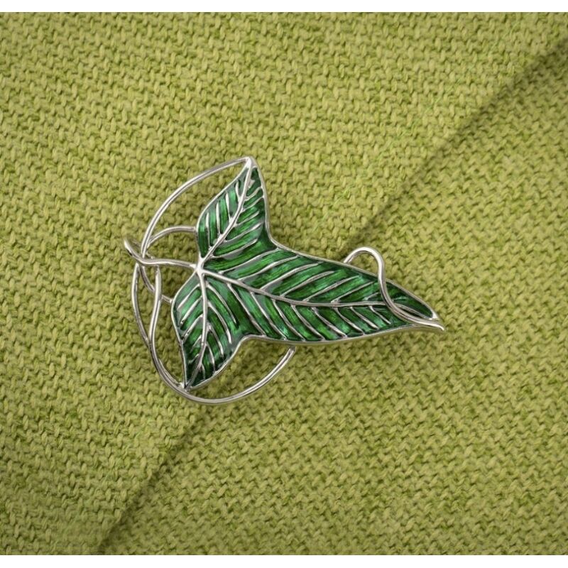 Broche Hoja de Lorien Latón y resina. 6.7 x 5 x 1 cm