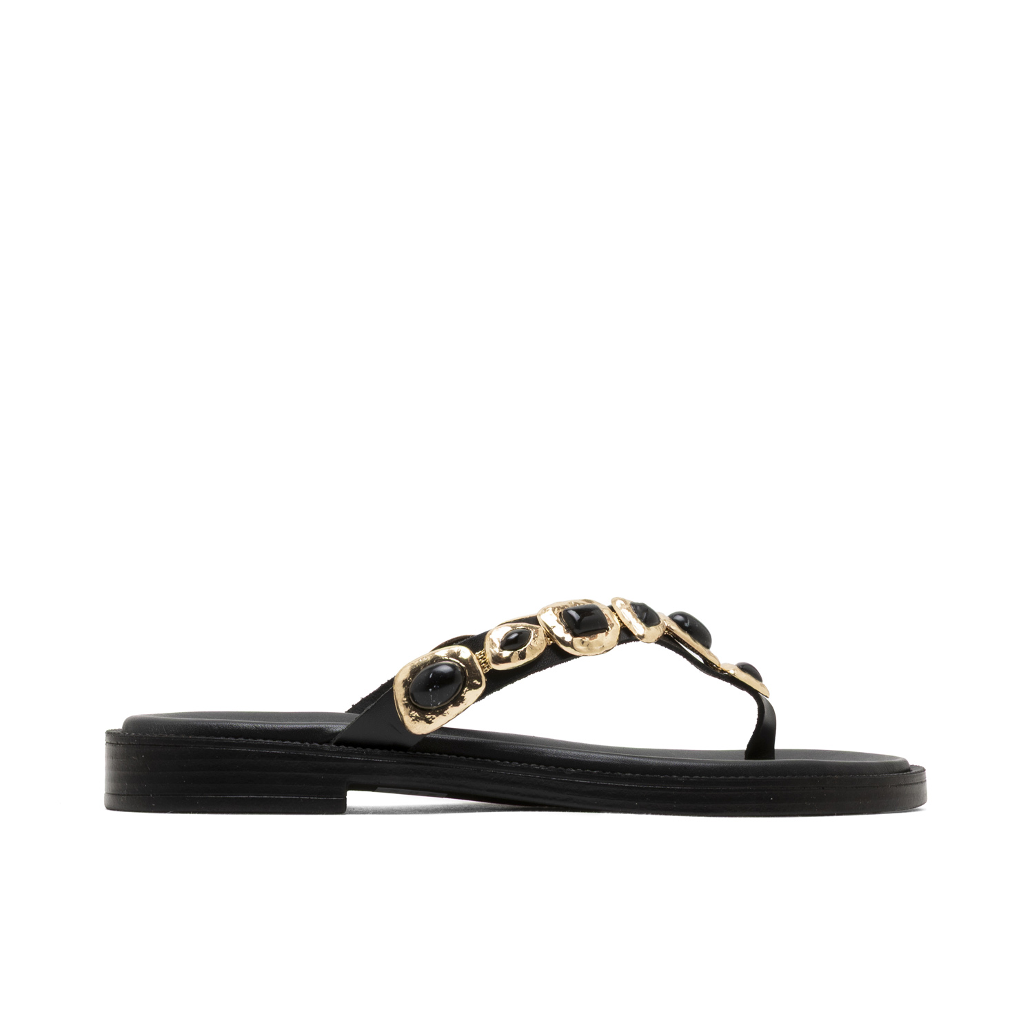 Sandalia plana esclava de piel con pedrería Carmen Negro – Elegancia y confort: diseño destalonado tipo flip-flop, tiras adornadas con pedrería y metalizados. Plantilla acolchada de piel para comodida
