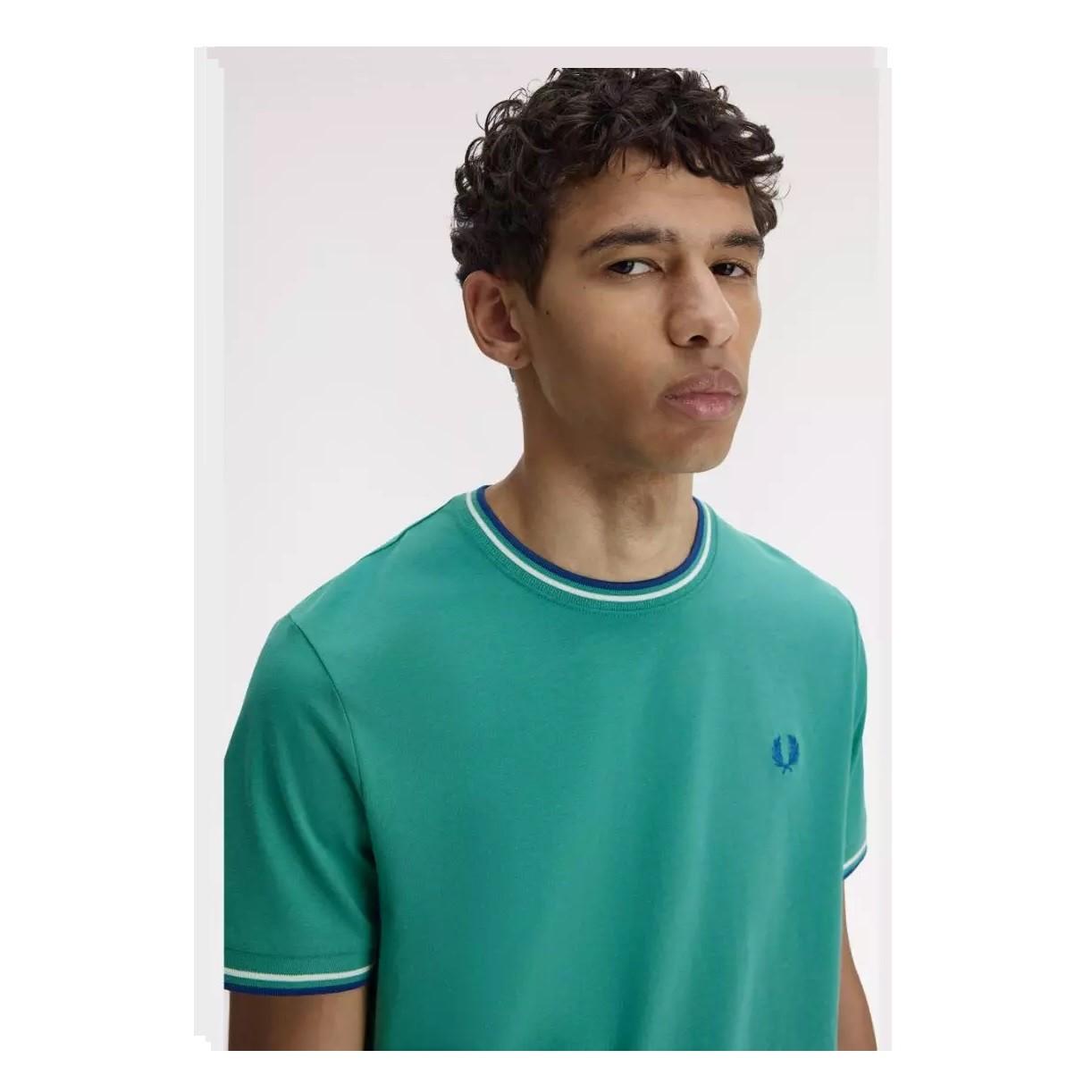 CAMISETA FRED PERRY TWIN TIPPED T-SHIRT DPMNT/SNWH/SOHEC