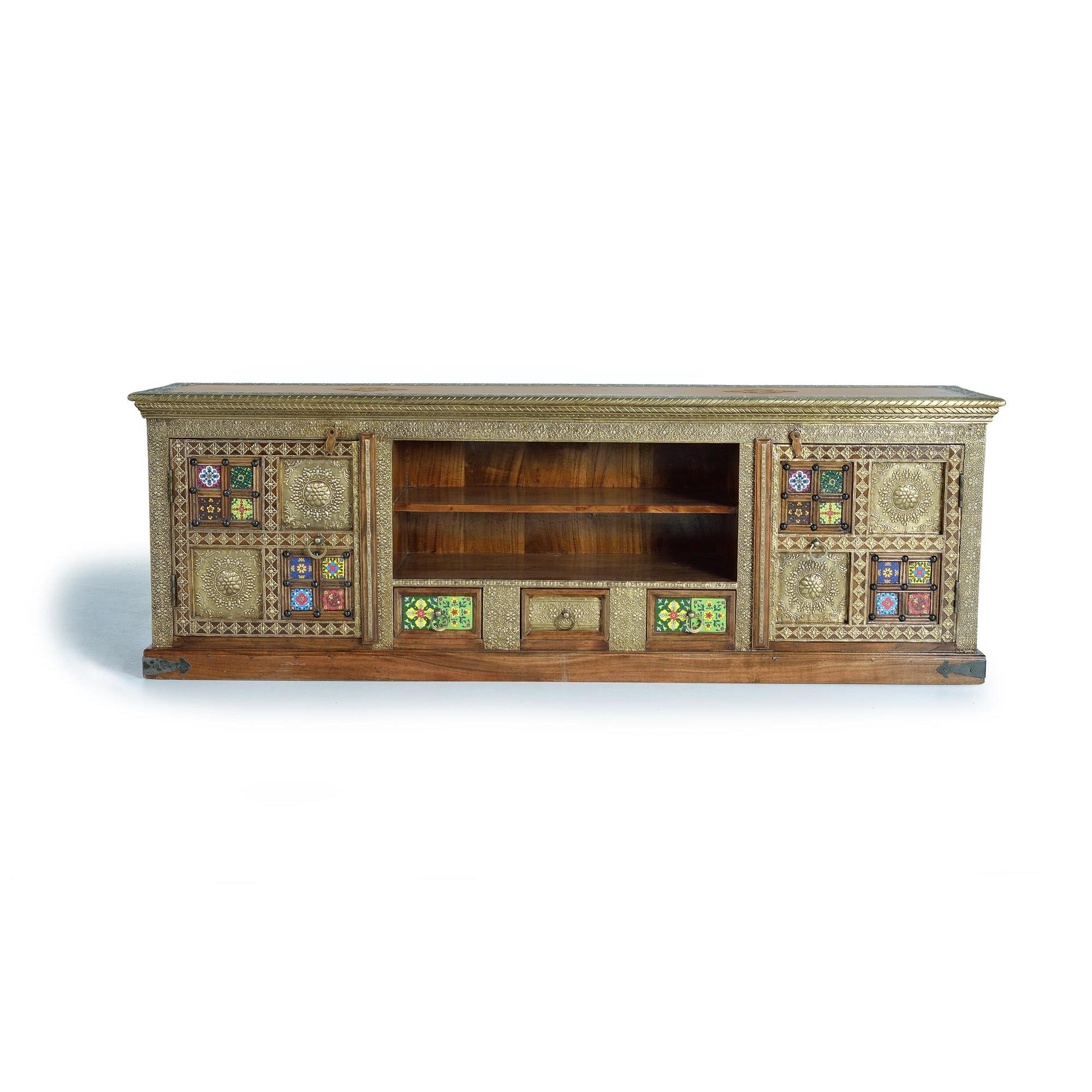 Mueble televisor hecho a mano con detalles de azulejos