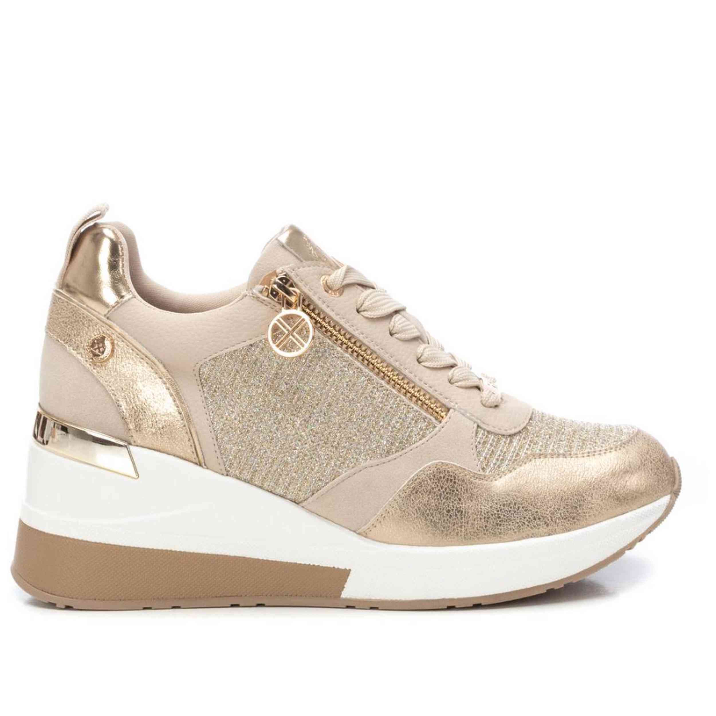 Zapatillas XTI  para mujer en color dorado