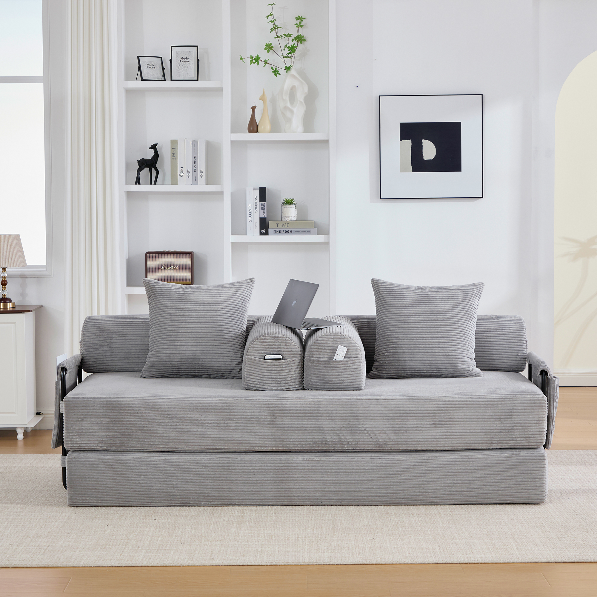 Canapé modulaire 3 places gris clair en velours côtelé avec structure métallique, poches latérales et trois coussins