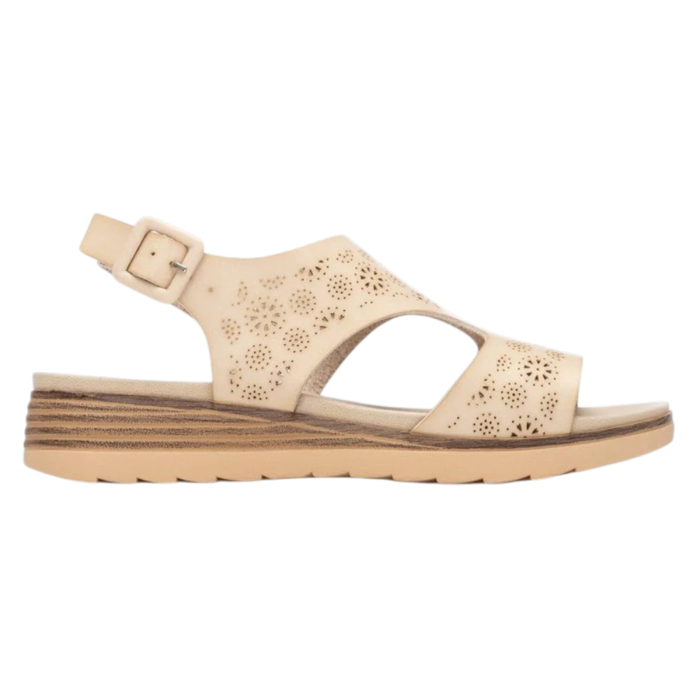 Sandalias Refresh modelo 175167 en color Beige