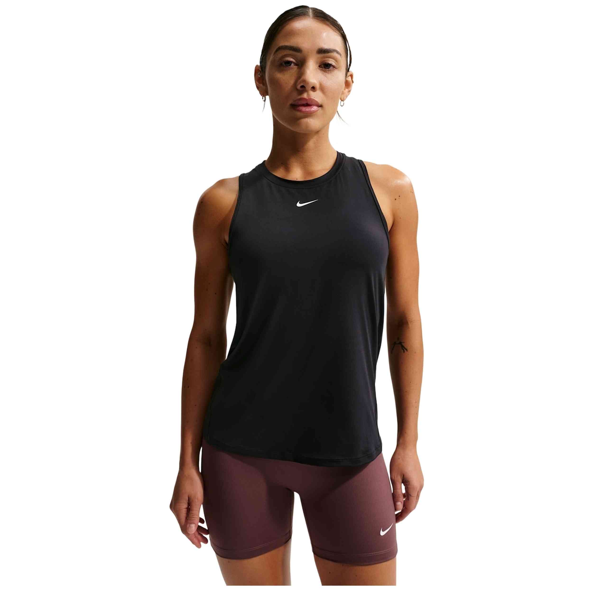 Camiseta Nike One Classic Nike en color Blc Neg