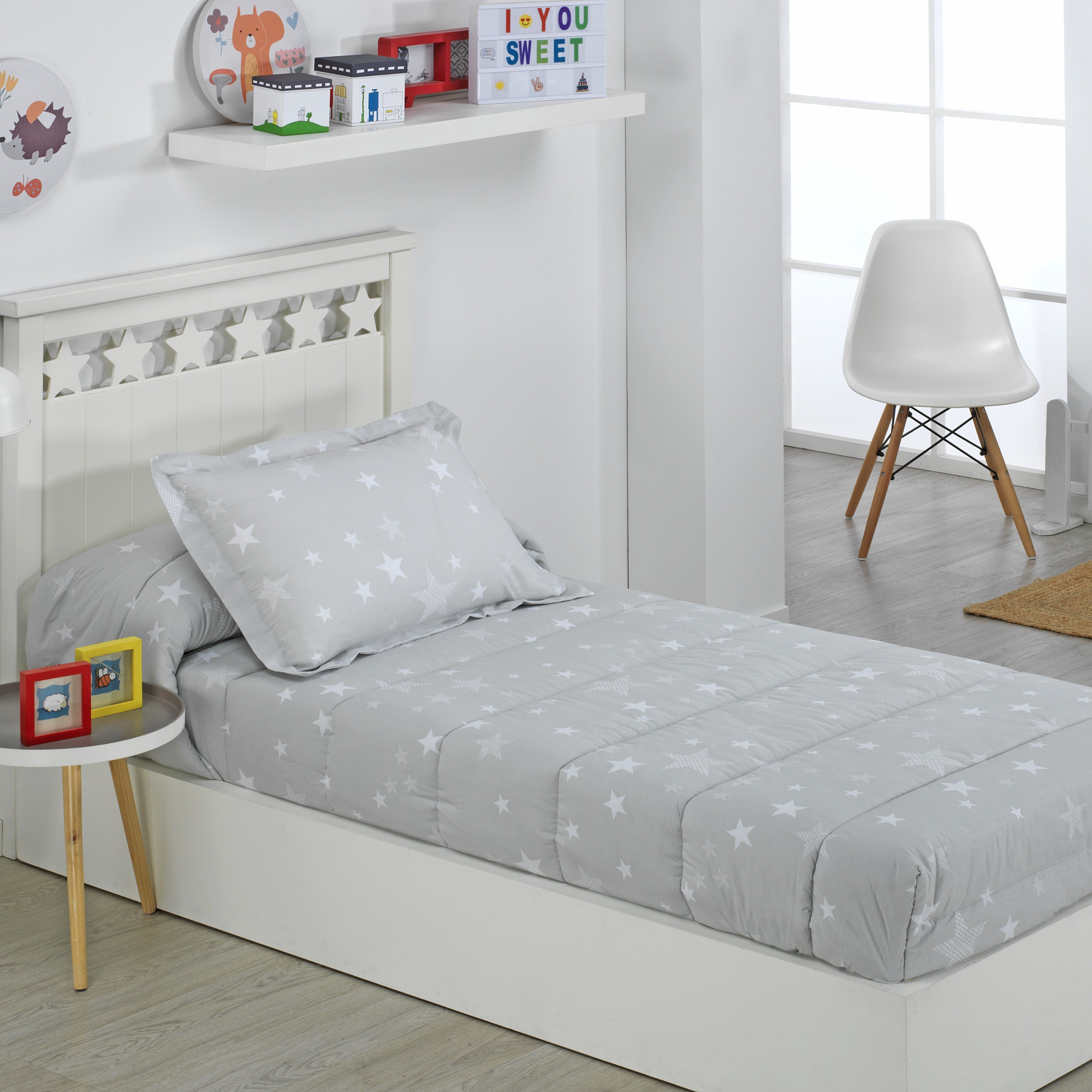Edredon Ajustable Cama Juvenil e Infantil Relleno 350gr Diseño Estrellas Gris