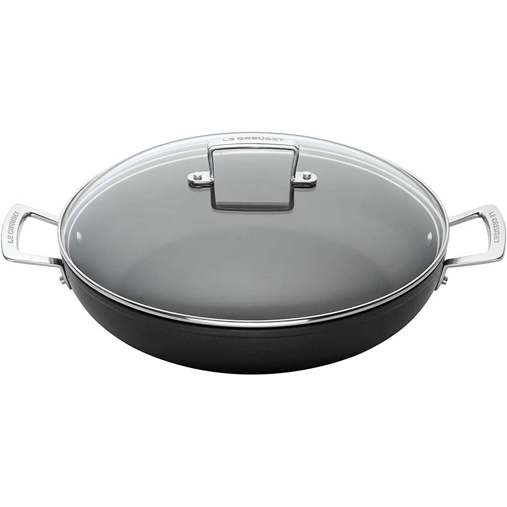Cacerola Baja con Tapa de Cristal Le Creuset, 24-30 cm, Alta Resistencia y Fácil Limpieza, Ideal para Guisos, Salsas y Horneado
