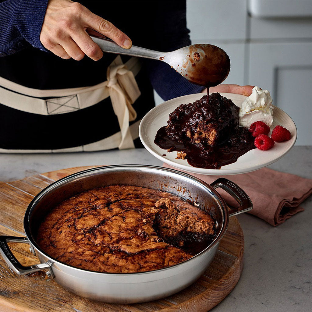 Cacerola Redonda con Tapa de Le Creuset, 3.3 L, Tecnología Multicapa 3-ply, Ideal para Guisos, Risottos y Cocciones Saludables con Poco Aceite