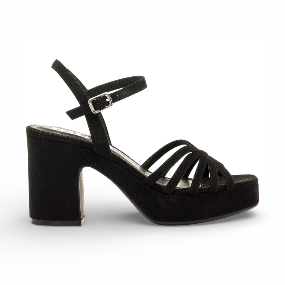Sandalias Mustang modelo 56646 en color Negro