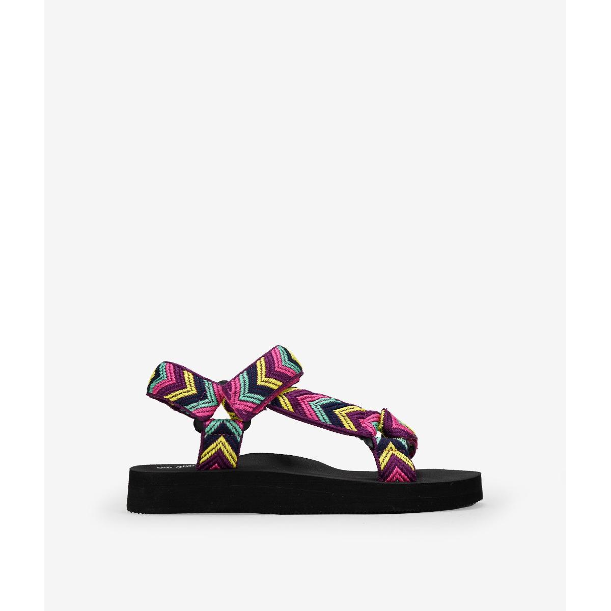 Bosanova Sandalias deportivas confeccionadas en material textil con estampado étnico y suela super ligera de goma eva. Cierre fácil.