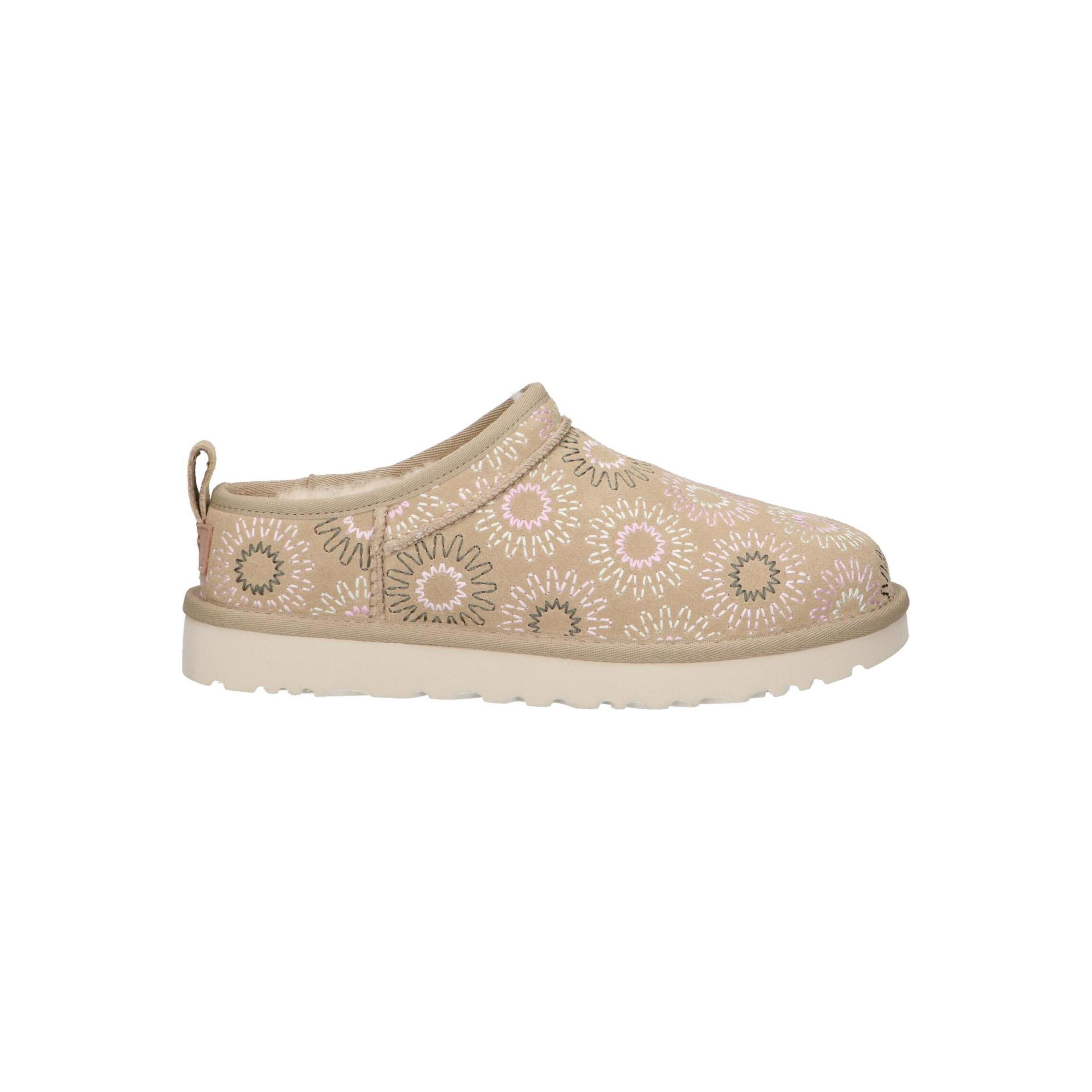 Zuecos de mujer UGG en color beige