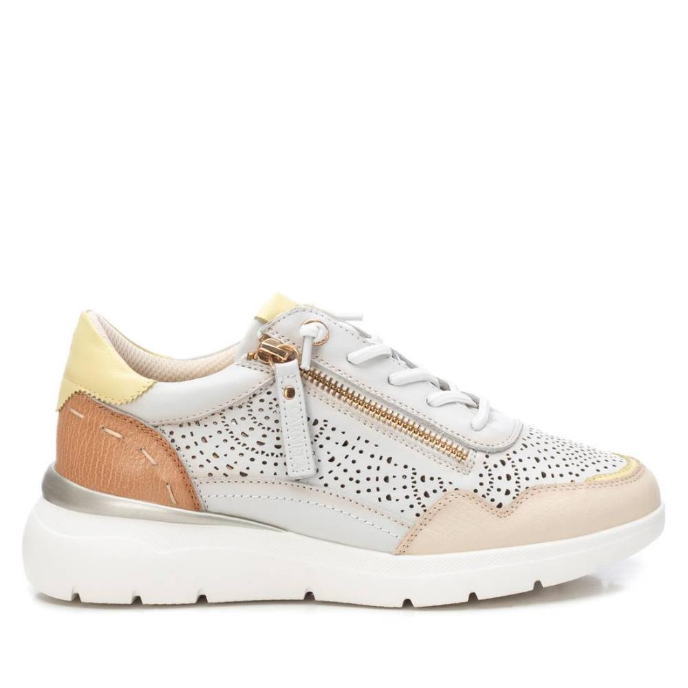 Zapatos Carmela modelo 162274 en color Beig
