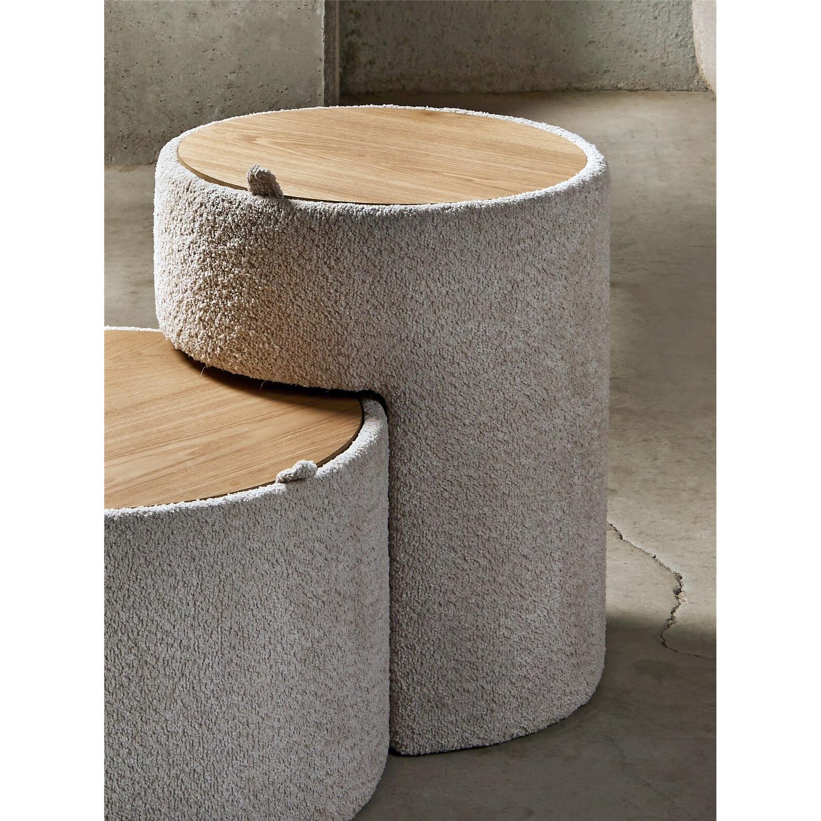 Mesa aux. c/almacenaje rizo suave beige 57 cms. 47x47x57 cms. El mejor complemento para tu hogar lo encontrarás aquí.