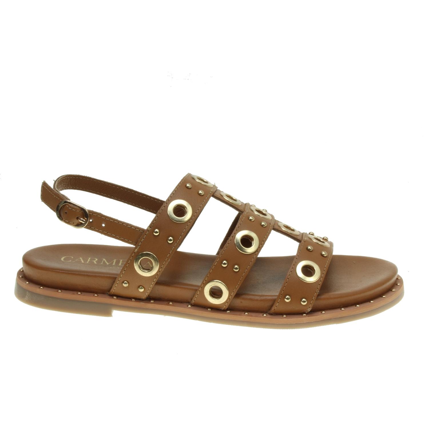 Carmela mod. 163208 - Sandalia romana en piel con tachas y aros metalicos