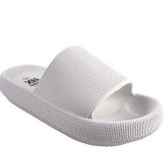 Sandalias niña Xti color blanc0 veganas libre de materias primas animales muy comodas y ligeras sandalias Xti kids para playa o piscina muy trending y las mas buscadas este verano