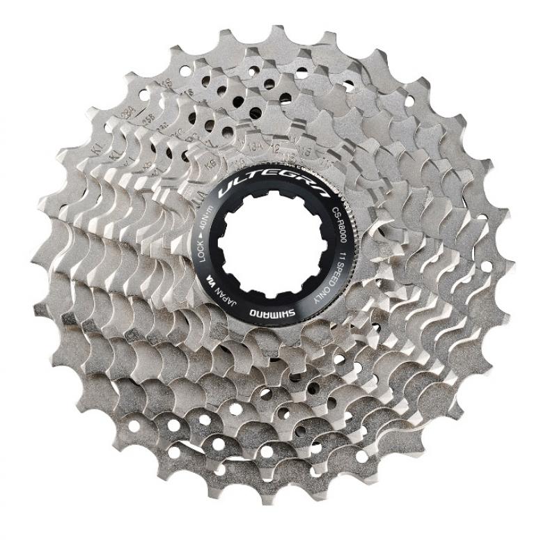 SHIMANO | Cassette ULTEGRA R8000 11v - El cassette CS-R8000 de 11 velocidades viene con un cuerpo de buje diseñado tanto para bicis de carretera (con espaciador) como bicicletas de montaña. Peso según